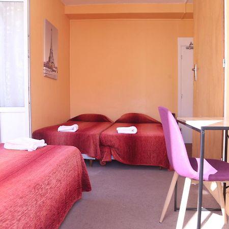 Hotel Restaurant Le Parisien ลูร์ด ภายนอก รูปภาพ