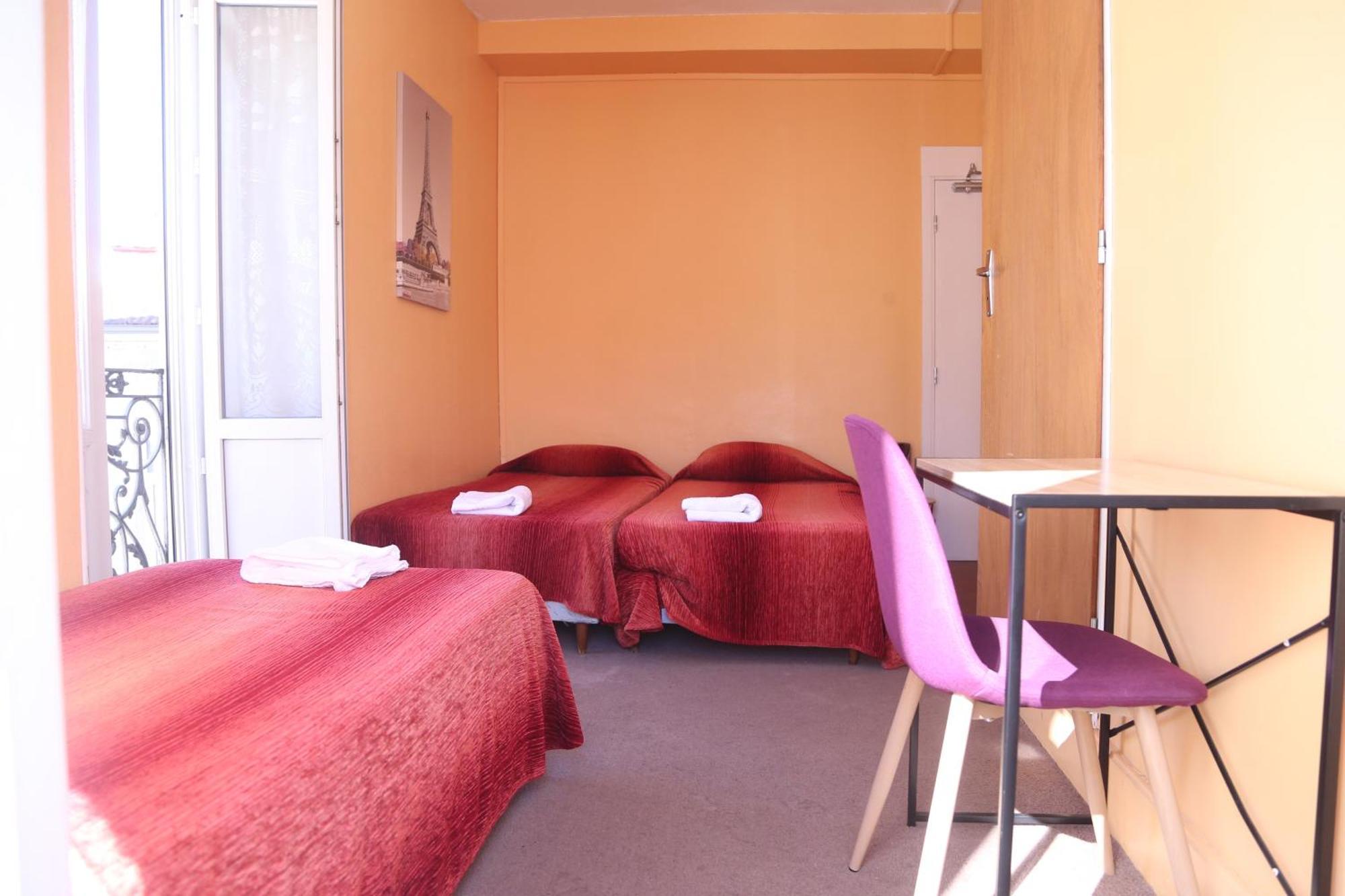 Hotel Restaurant Le Parisien ลูร์ด ภายนอก รูปภาพ