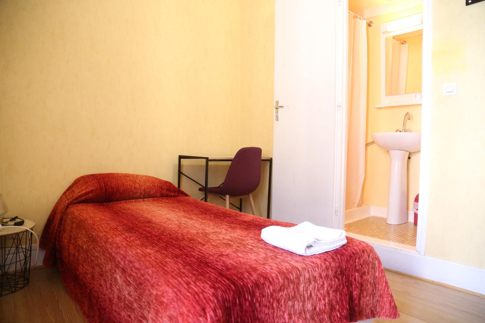 Hotel Restaurant Le Parisien ลูร์ด ภายนอก รูปภาพ