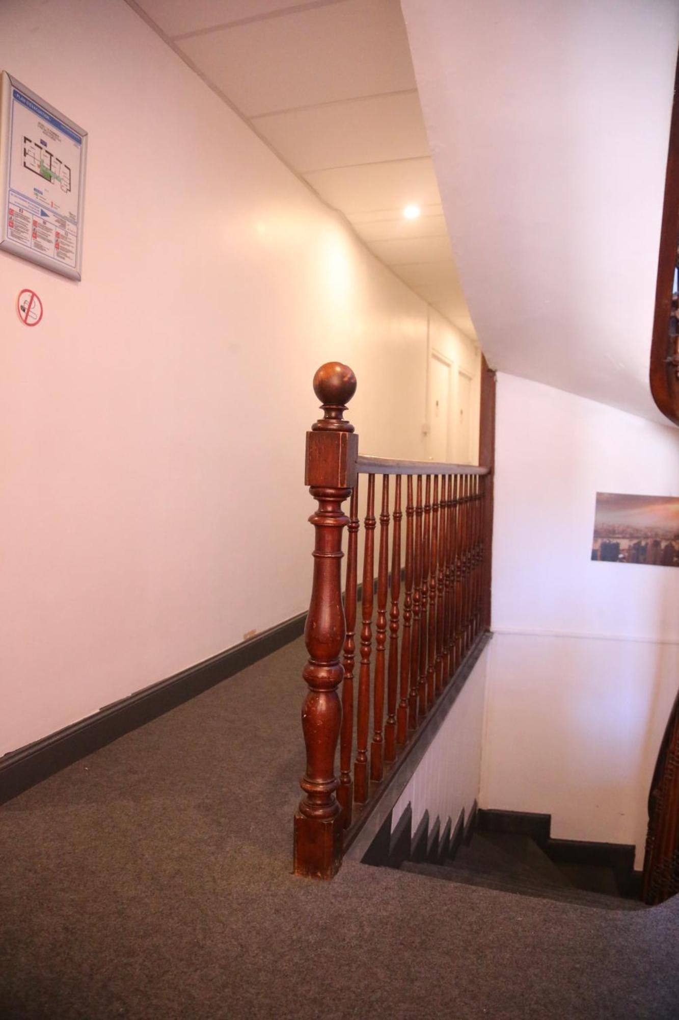 Hotel Restaurant Le Parisien ลูร์ด ภายนอก รูปภาพ