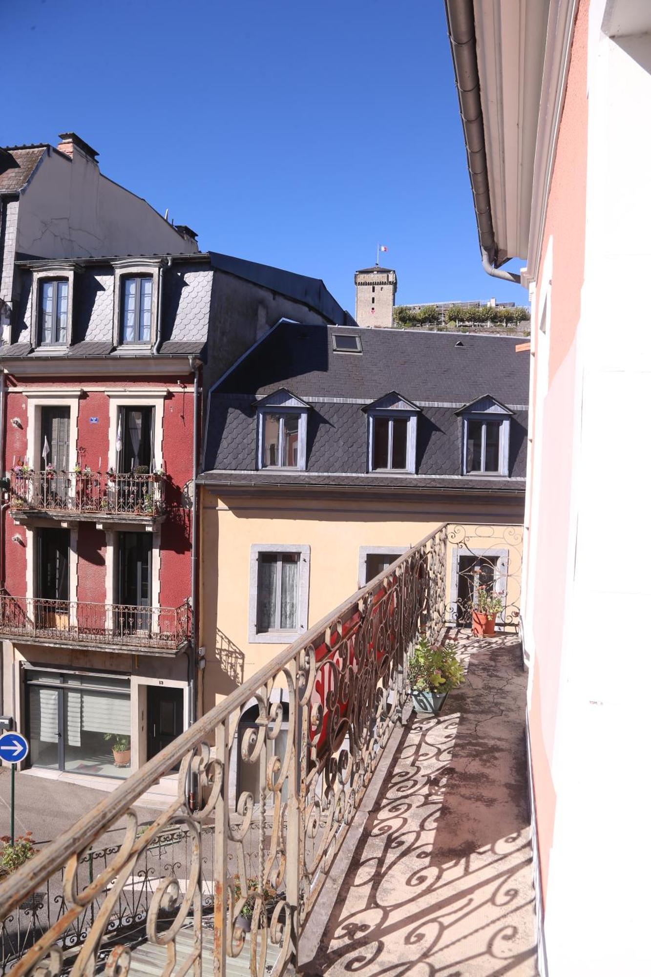 Hotel Restaurant Le Parisien ลูร์ด ภายนอก รูปภาพ