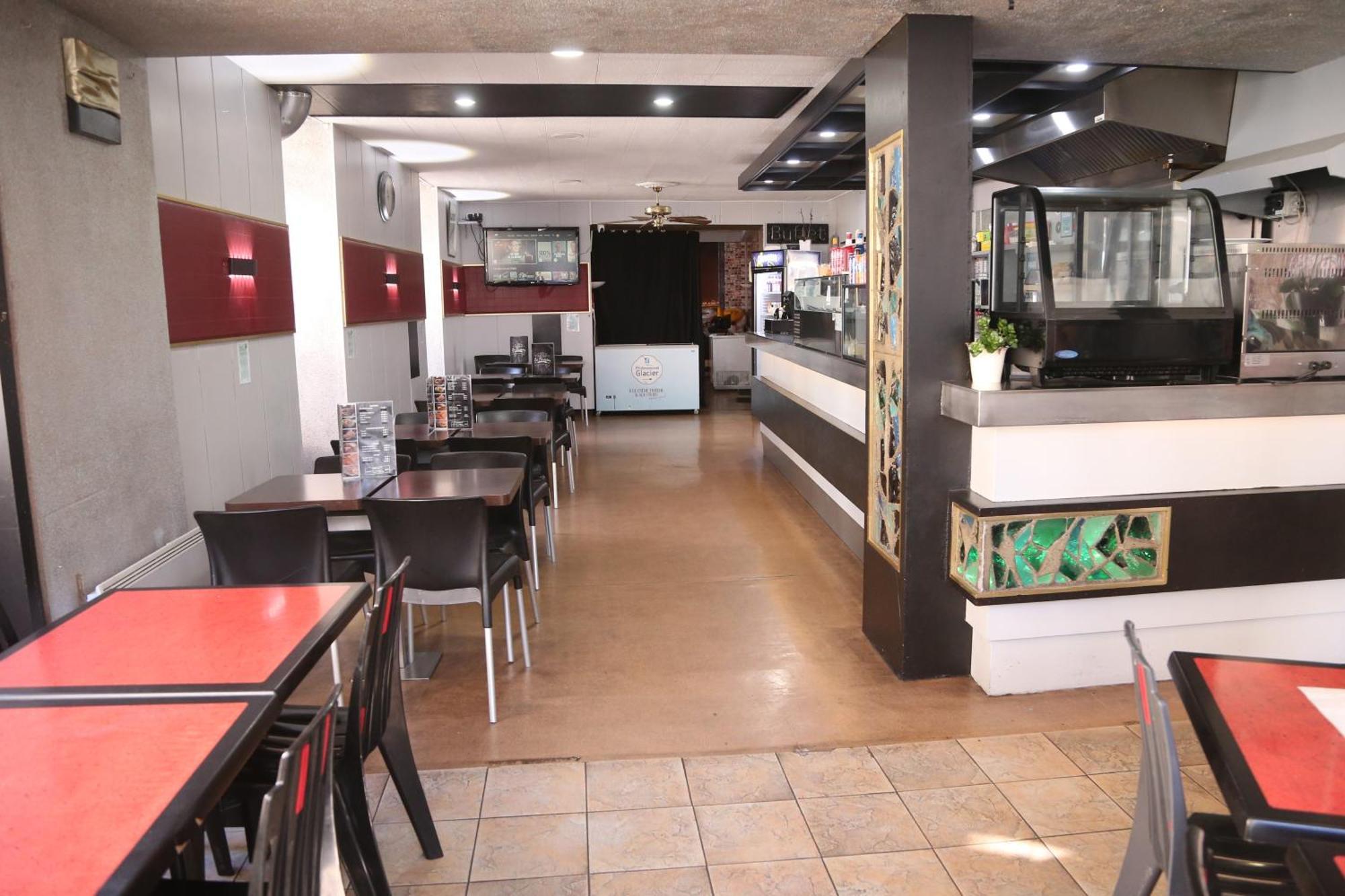 Hotel Restaurant Le Parisien ลูร์ด ภายนอก รูปภาพ