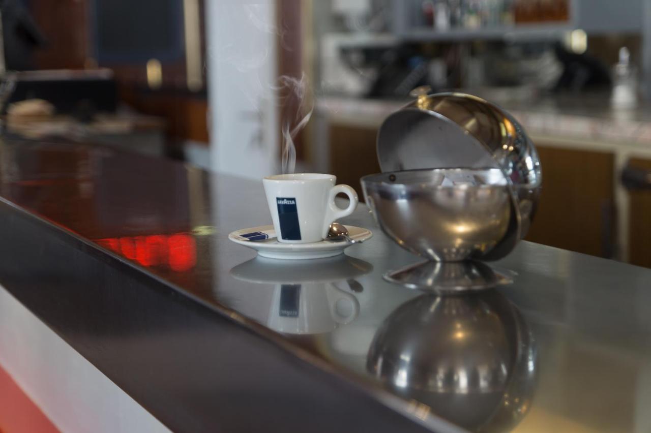 Hotel Restaurant Le Parisien ลูร์ด ภายนอก รูปภาพ